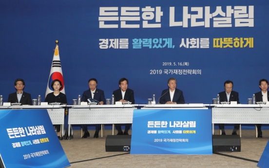 Moon urges more active fiscal policy for growth, welfare