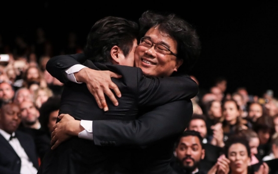 President Moon celebrates Korean film's Cannes victory