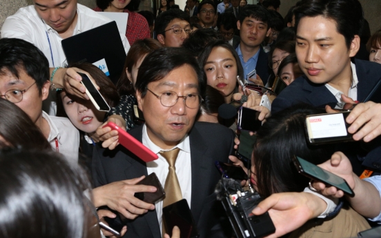 [Newsmaker] Controversy brews over meeting of NIS chief, Moon's confidant