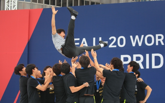 Runner-up S. Korea feted before fans in Seoul