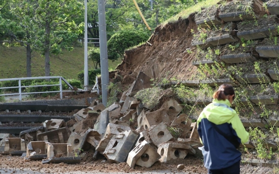 Japan quake causes minor tsunami, 16 hurt