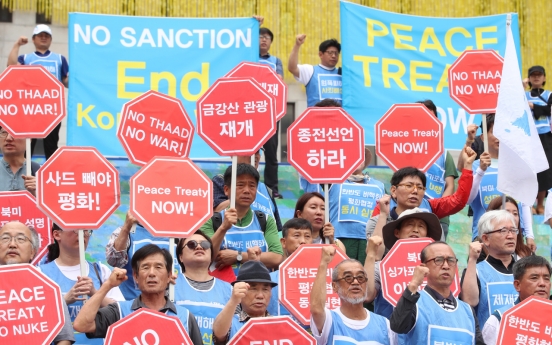 Rallies welcoming, protesting Trump held in central Seoul