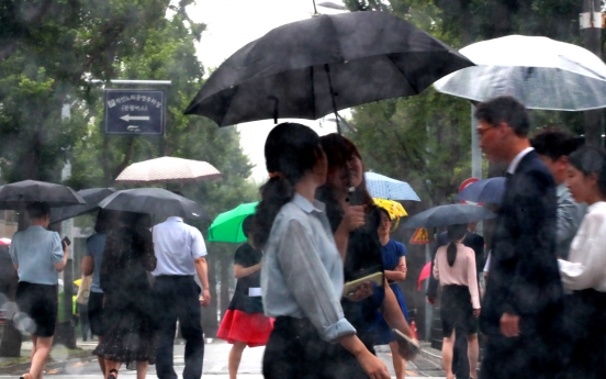 Heavy rain warnings issued in central regions, downpour in store for weekend