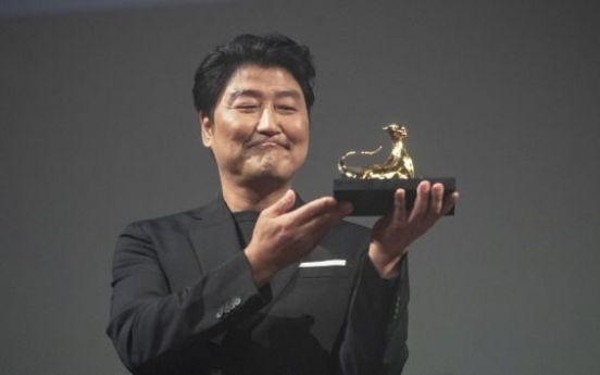 Song Kang-ho honored with Excellence Award from Swiss film fest