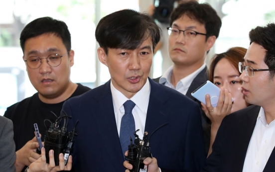 Cho Kuk apologizes over daughter, vows not to step down