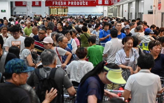 Costco cuts short China debut after shoppers swamp store