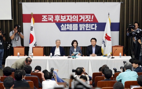 President Moon to request Cho Kuk’s Assembly hearing report amid conflict