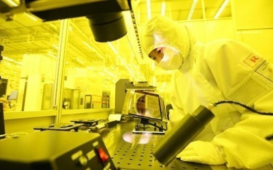 Samsung begins replacing Japanese materials in chip production amid export curbs