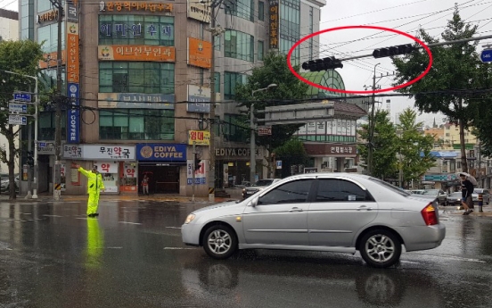 Typhoon leaves thousands of South Korean homes powerless