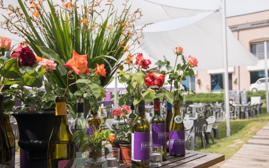 Fall wine fair at hotel offers 150 varieties of wine