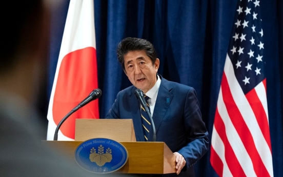 Abe wants summit with North Korea, keeps distance from South