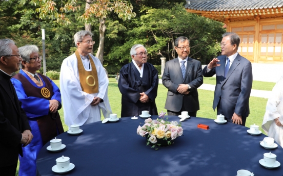 Moon asks religious leaders to help heal social conflicts