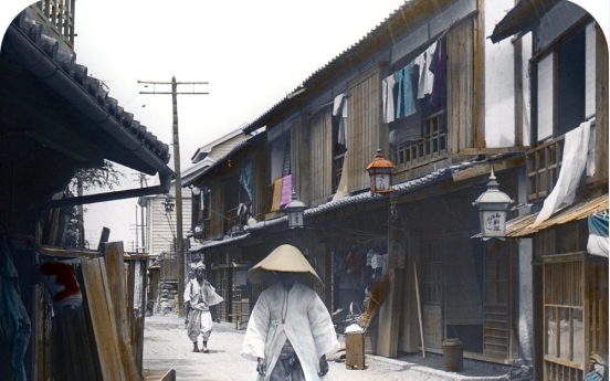 Hungarian surgeon's photos capture dying days of Joseon era