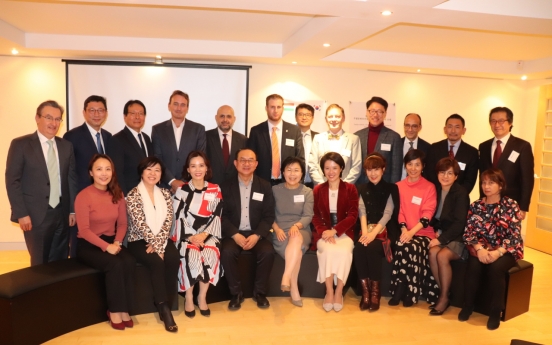 Foreign envoys get a glimpse of Korea’s architectural tradition