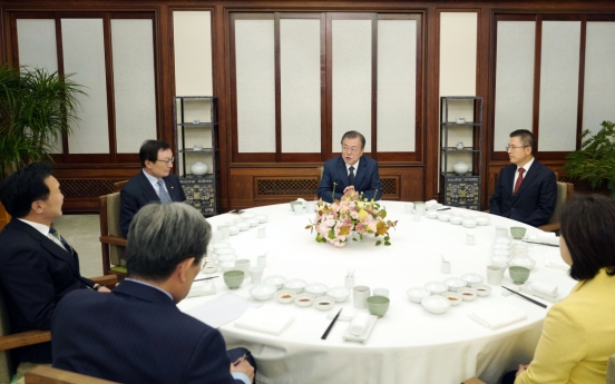 Moon meets ruling, opposition party leaders amid political stalemate