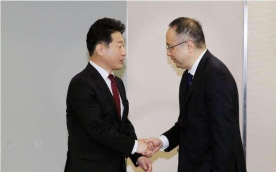 S. Korea, Japan begin high-level talks over trade war