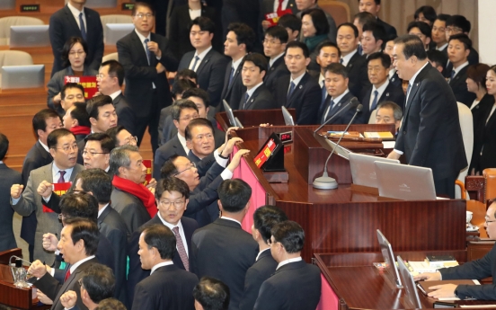 [Newsmaker] Parliament passes corruption probe unit bill amid opposition lawmakers' protest