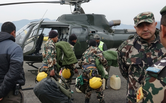 Rescuers resume search for 4 Korean climbers, 3 Nepal guides