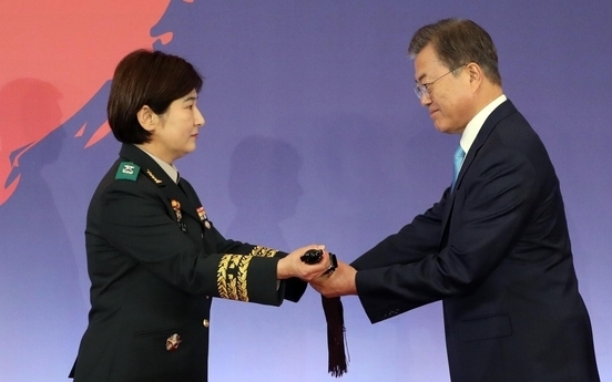 Moon bestows symbolic swords to new military generals