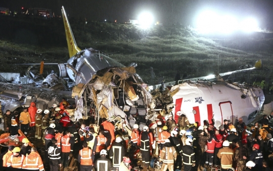 이스탄불 공항서 여객기 활주로 이탈해 세 동강…120명 부상(종합2보)