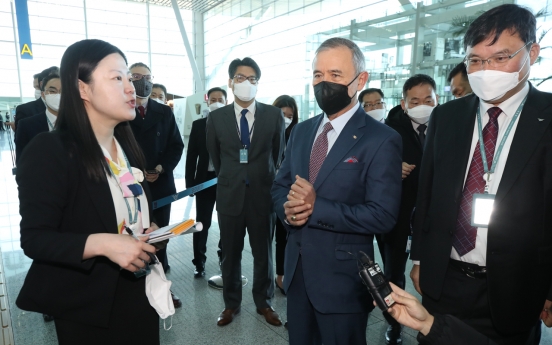 Harris praises S. Korea's anti-coronavirus airport