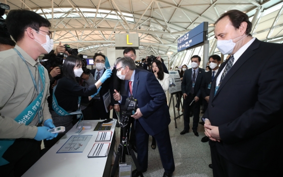 Foreign diplomats visit Incheon airport to observe S. Korea's quarantine procedures