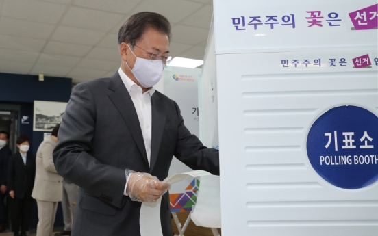 Moon casts early vote for next week's general elections