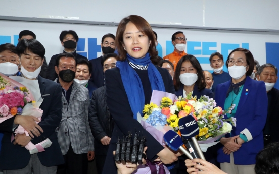 Moon’s former spokesperson defeats ex-Seoul Mayor