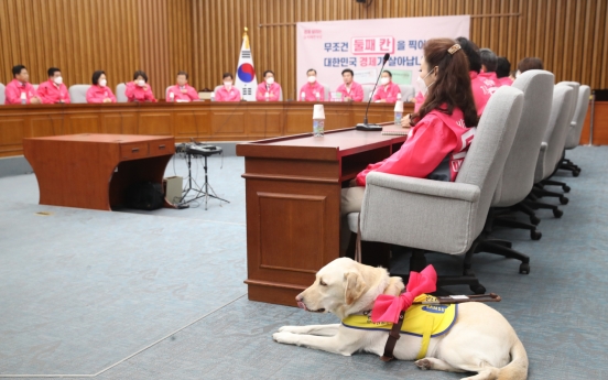 Blind lawmaker-elect's dog may be allowed in Assembly