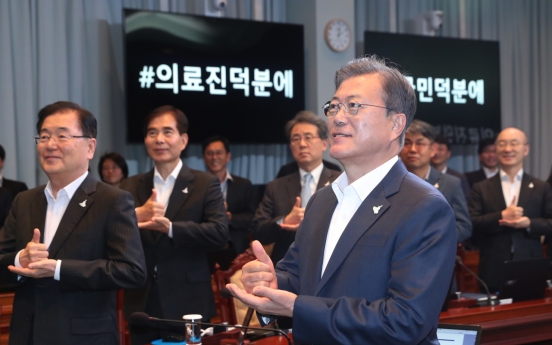 Moon joins Thank You Challenge campaign for medical workers