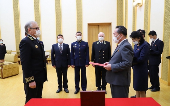 N. Korean leader receives commemorative medal from Russia