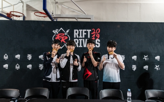 LCK and LPL top teams to clash online later this month