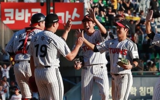 Aching back aside, KBO manager rejoices over double header sweep