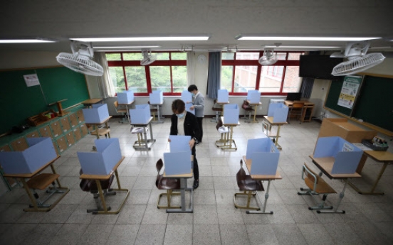 More students return to school in S. Korea