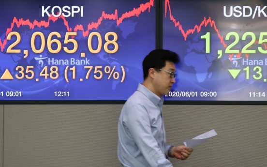 Seoul stocks climb to near 3-month high on hopes of economic recovery