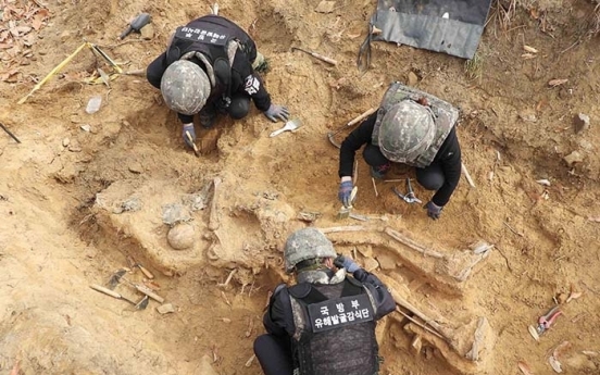 Vice unification minister visits DMZ war remains excavation site to take look at forestry project