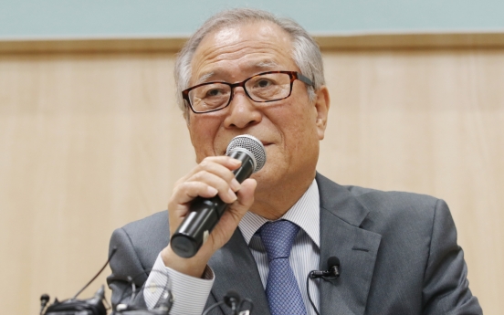 Ex-minister says inter-Korean communication lines not completely cut