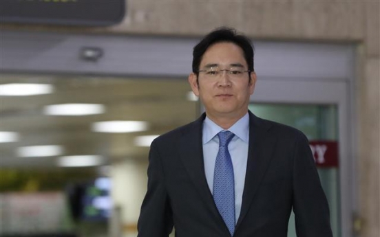 Samsung head faces panel's decision on possible indictment next week