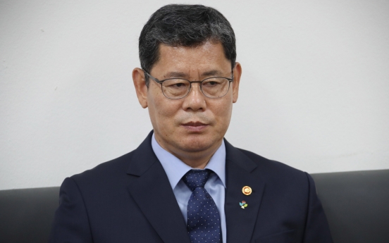 Unification minister offers to resign over worsened inter-Korean relations