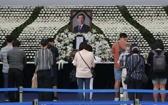 Mourning of Park marred by controversy