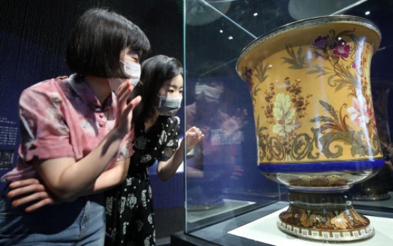 Western chinaware used in Joseon royal court on show