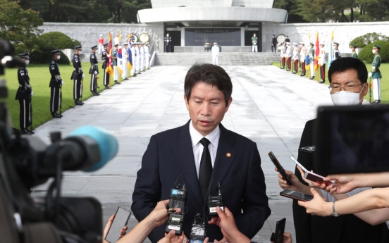 New unification minister renews willingness to work with N. Korea to tackle coronavirus