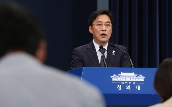 Cheong Wa Dae expresses regret at Abe's resignation, expresses hope for quick health recovery