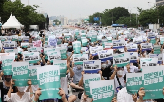 Junior doctors decide to continue striking