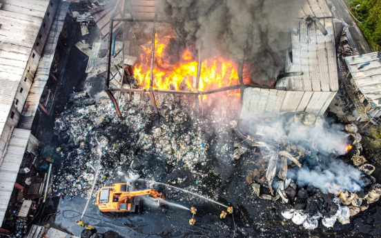 [Newsmaker] 2 killed in fire at waste recycling facility