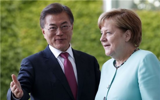 Moon, Merkel set for phone talks to discuss bilateral cooperation