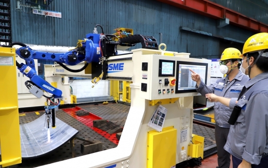 Daewoo Shipbuilding develops world's first metalworking robot