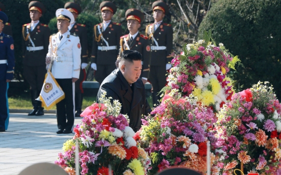 NK leader sends floral basket to cemetery in China in honor of fallen soldiers