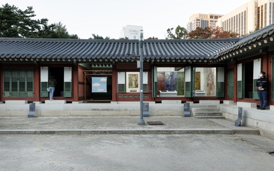 Palace architectures harmonized with artworks at Deoksugung palace