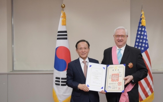 Head of US think tank CSIS awarded S. Korea's highest diplomatic medal